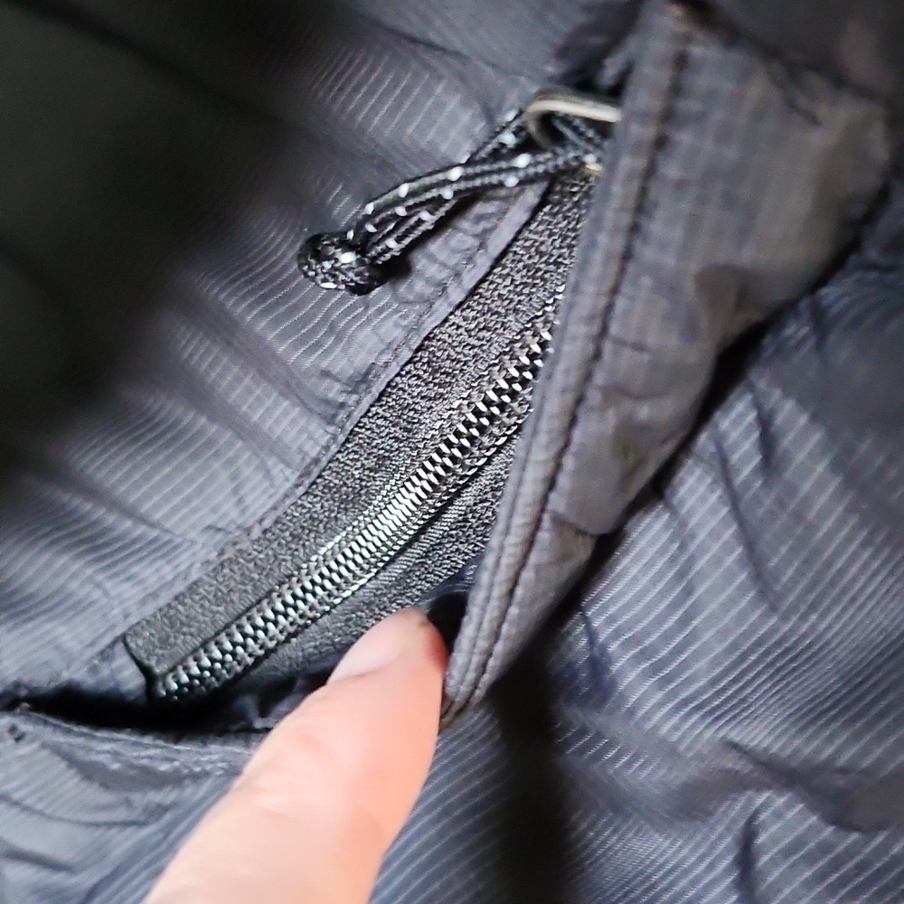 The North Face black lighter-weight patterned coat - Picture 4 of 12